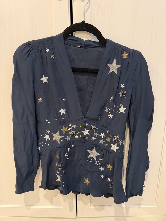 RIXO Navy Star-Print V-Neck Blouse - Picture 7 of 9